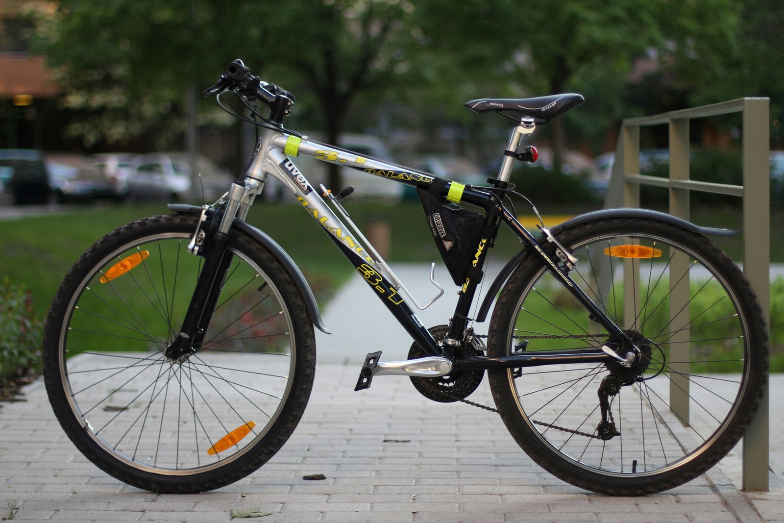 Hintere Fahrradbremse an einem Fahrrad